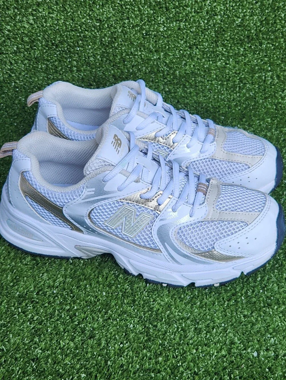 New Balance 530 Big Boys Running White Metallic Gold Comfy Youth Size 5 Sneakers